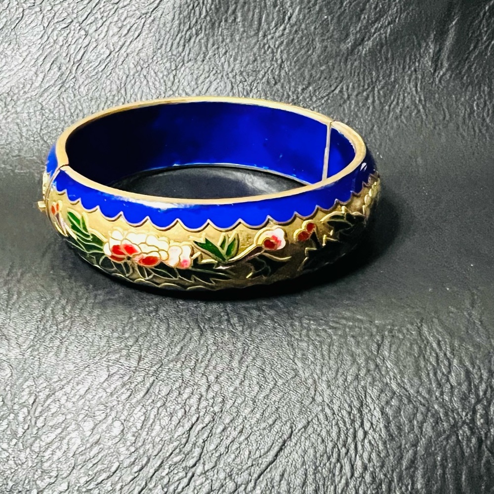 48. Elegant Blue and Gold Floral Bangle